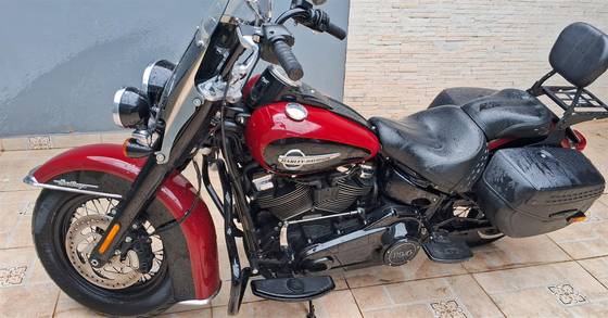 HARLEY-DAVIDSON SOFTAIL HERITAGE CLASSIC 114 